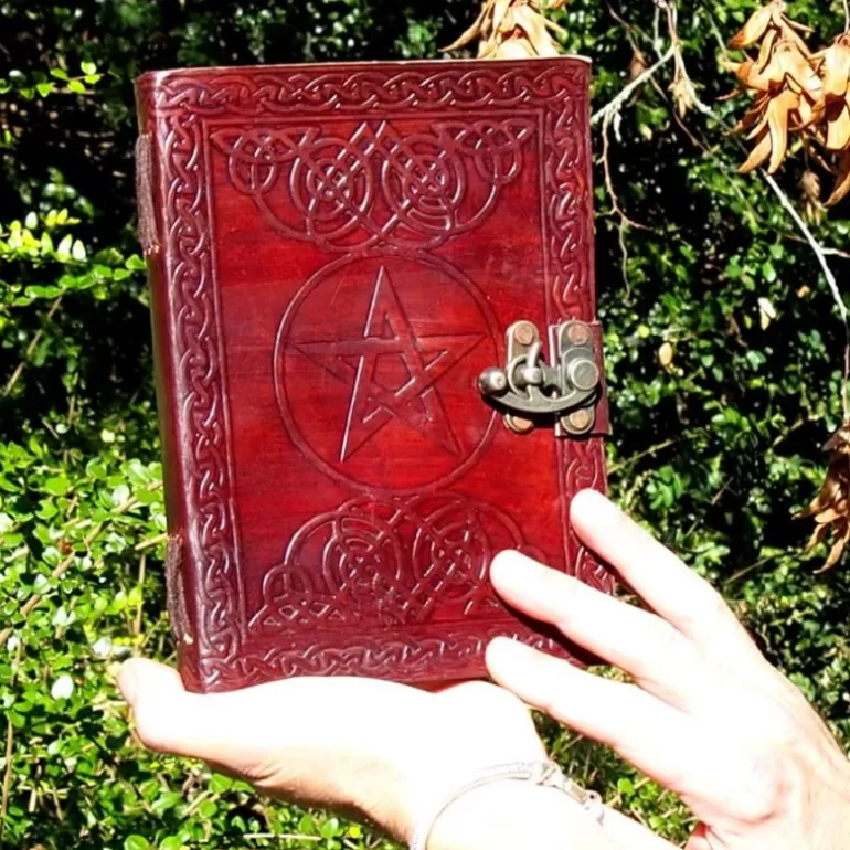Carnets En Cuir*Skin Project Carnet en cuir - Pentagramme - Crochet - M