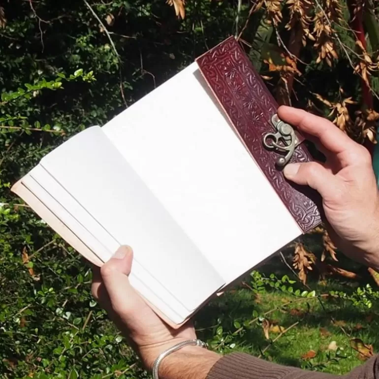Carnets En Cuir*Skin Project Carnet en cuir - Pentagramme - Crochet - M