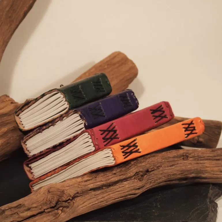 Carnets En Cuir*Skin Project Grand grimoire en cuir coloré – Crochet